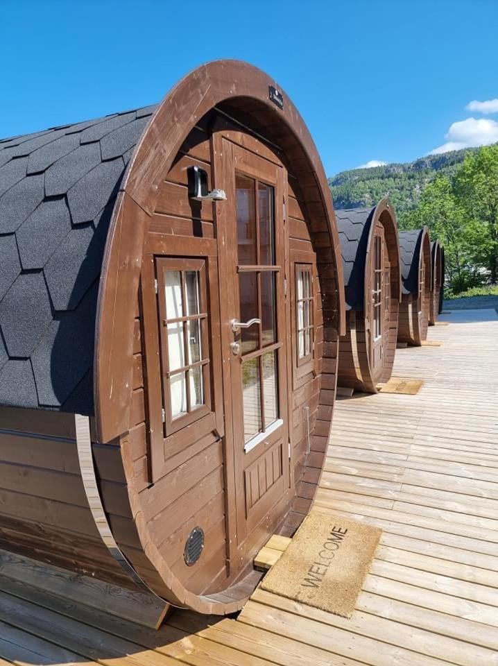 Sleeping Barrel Lodge Smaken Av Ryfylke Event As, Drives Ikke Som Hotell Hjelmeland Extérieur photo